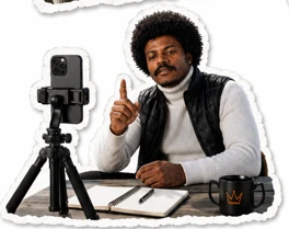 Maykon gravando conteúdo com celular no tripé